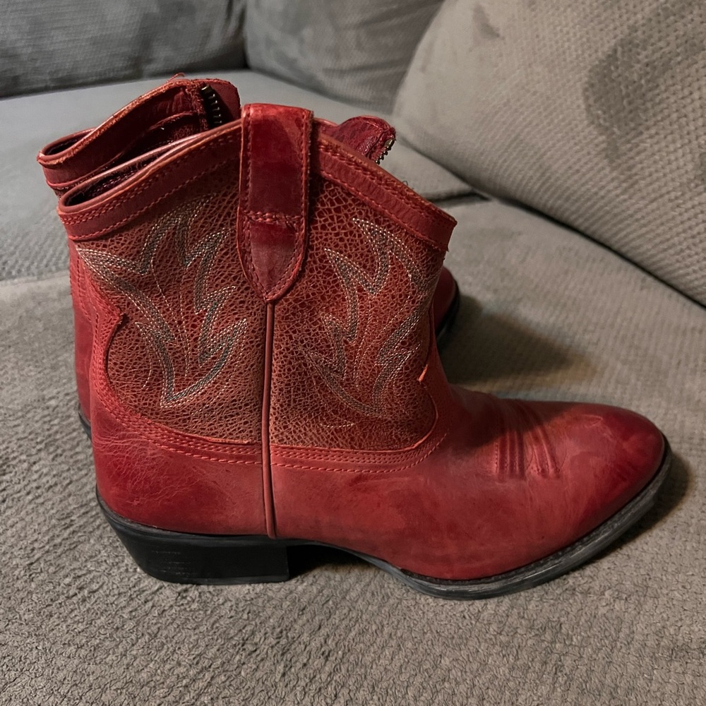 NWOT - ARIAT - Ankle Zip-Up Boots
